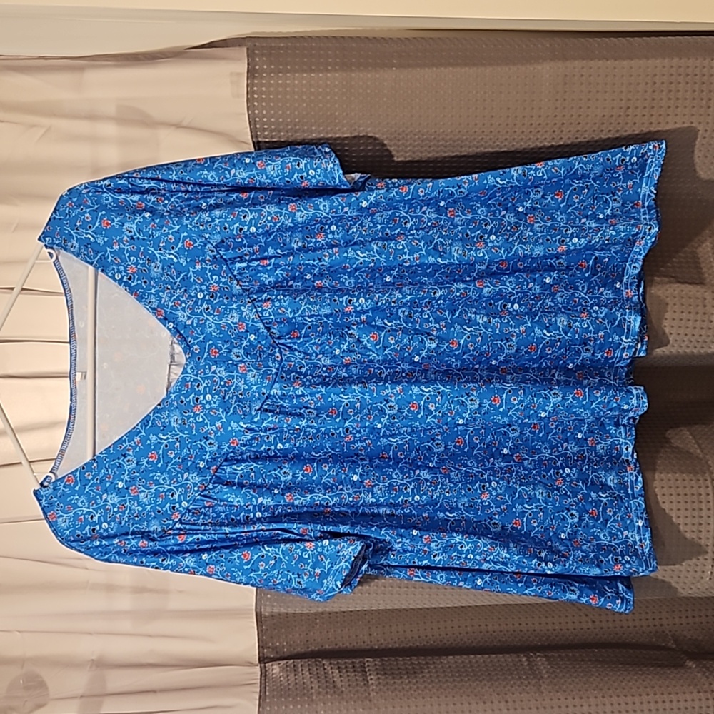 NWOT Women's Casual Top, Size 4XL